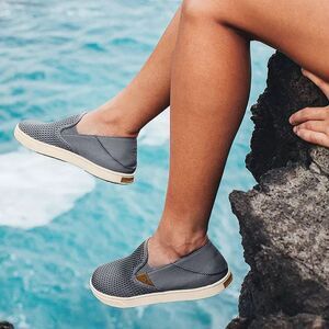 OluKai Women's Pehuea Casual Shoes size 7.5 hiking beach preppy causal comfy